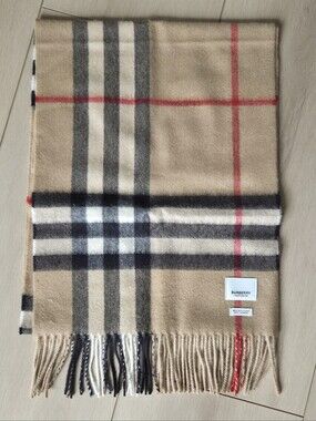 Authentic Burberry Classic Vintage Check Cashmere Scarf in Camel
